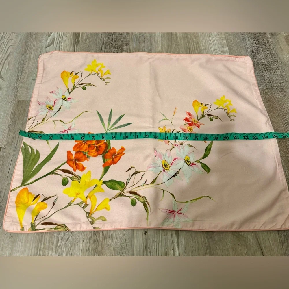 Ted Baker London pillowcase, peach. Floral print. Zip fastening. 100% cotton.